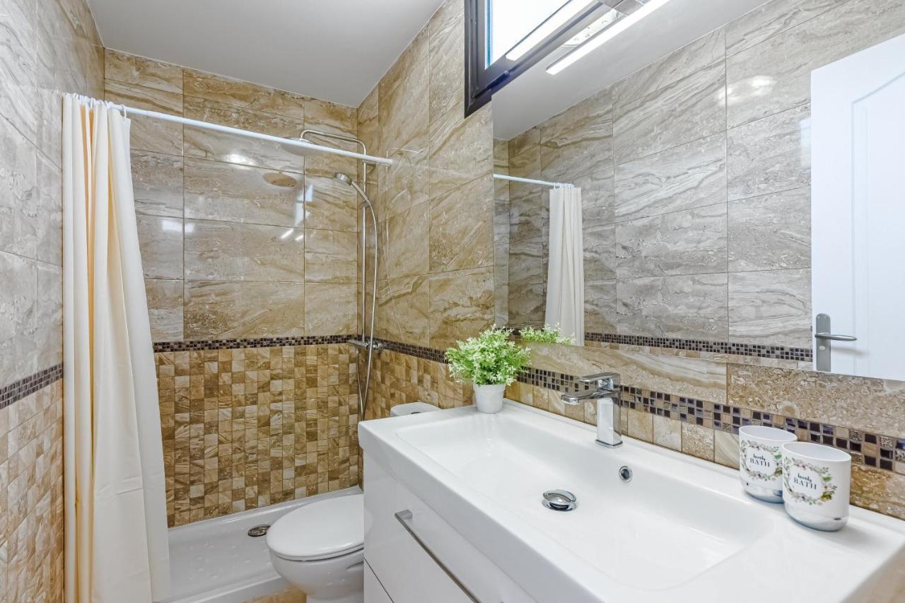 Apartment Apart America - 150 Meters From The Beach, Free Wi-Fi อาโรนา ภายนอก รูปภาพ