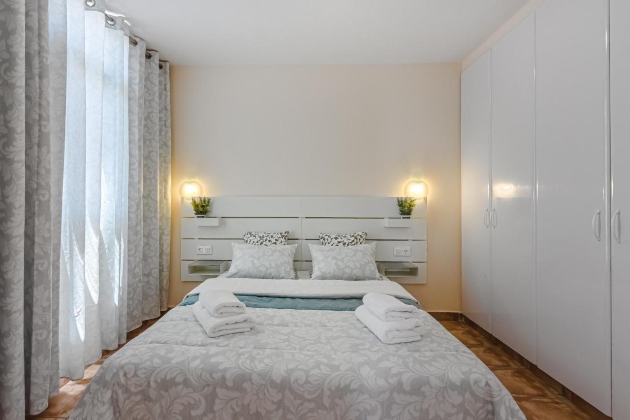 Apartment Apart America - 150 Meters From The Beach, Free Wi-Fi อาโรนา ภายนอก รูปภาพ