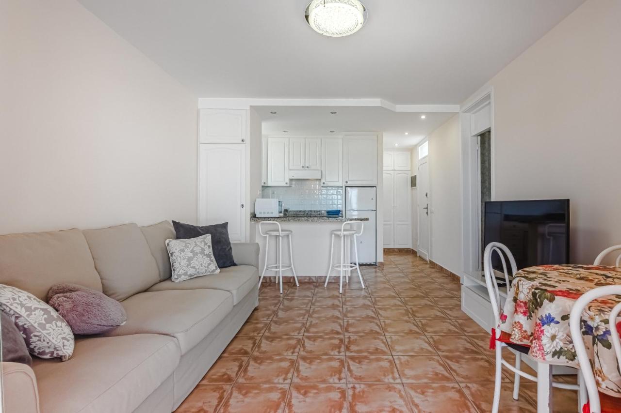 Apartment Apart America - 150 Meters From The Beach, Free Wi-Fi อาโรนา ภายนอก รูปภาพ